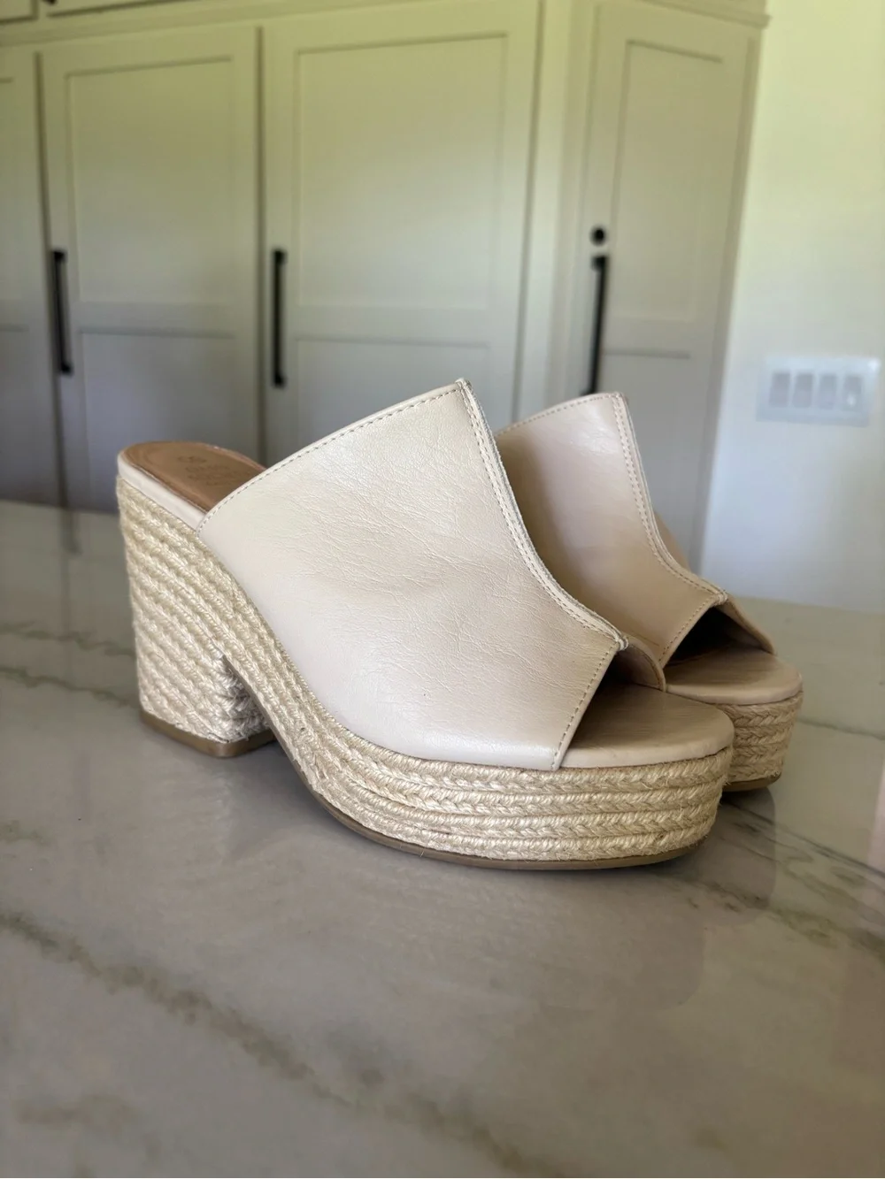 Oasis Society Cream Vegan Leather Espadrille Chunky Platform Boho Wedge Mules 8